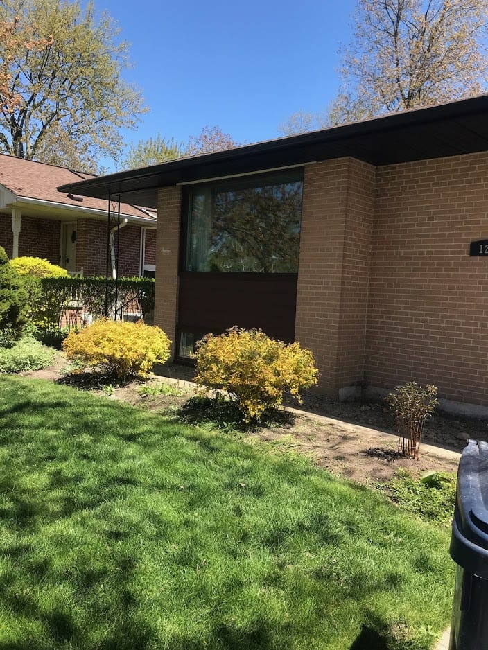 Corner soffit, fascia, and eavestrough detail